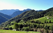 16 Tante baite sparse verso la Val d'Inferno